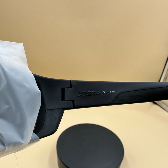 Costa sunglasses 100 percent polarized   Number etched top left - Picture 5 of 8